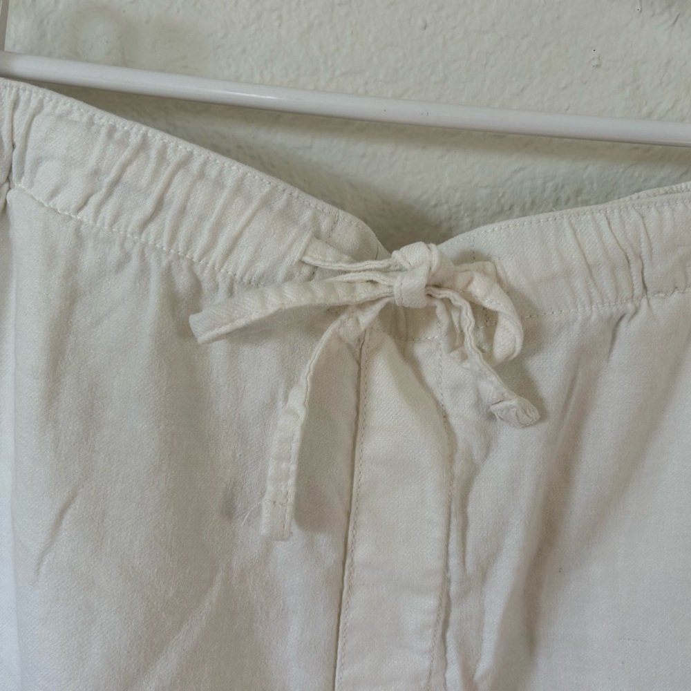 American Eagle Outfitters Ruffle Hem Cream Shorts - Picture 2 of 8